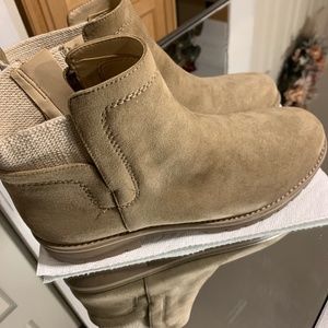 Sole Society Suede So-Tetana Bootie in Dune Natural Tan with Side Zipper Sz 8
